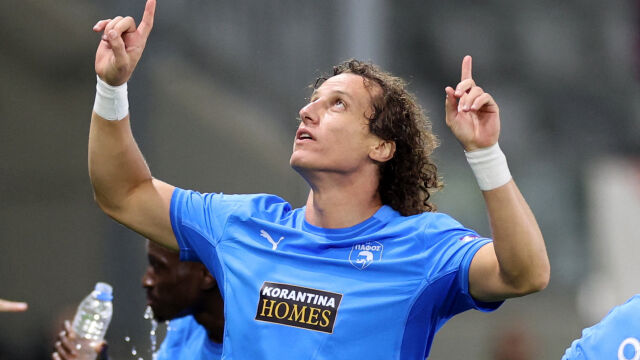 Снимка: Давид Луис показа, че годините нямат значение