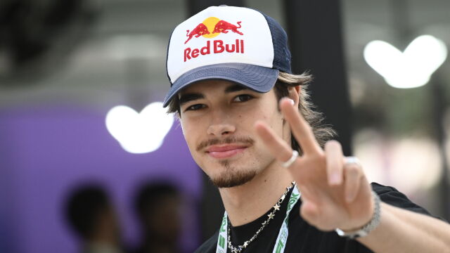 Снимка: Никола Цолов блесна в дебюта си във Формула 2!