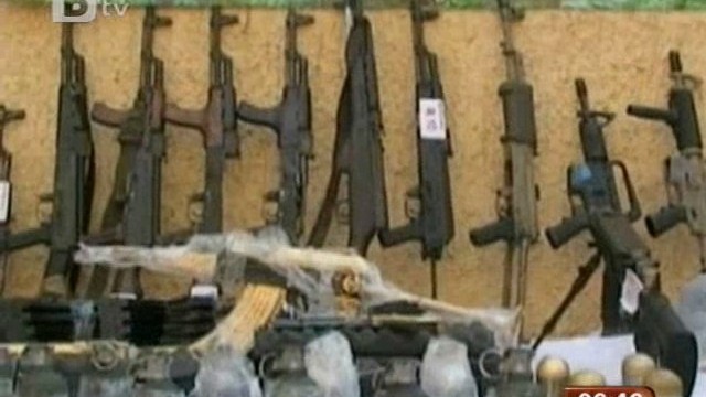 Снимка: Властите в Мексико заловиха огромно количество оръжие