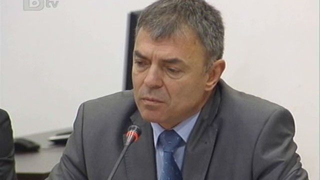 Снимка: Сергей Игнатов връчва наградите за наука 