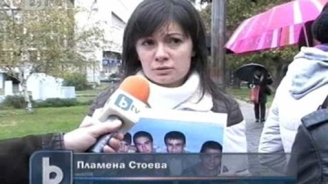 Снимка: Ученици протестират заради отлагано дело