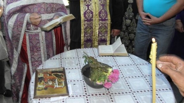 Снимка: Няма кой да служи в българските храмове