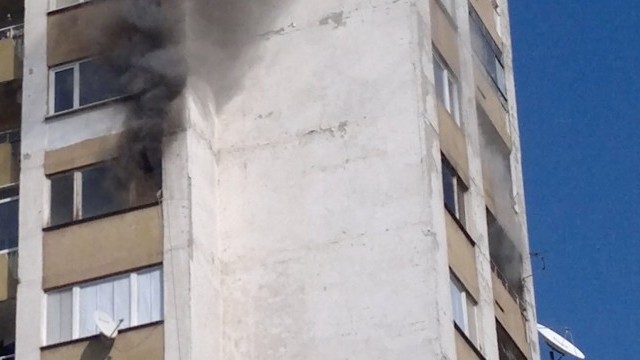 Снимка: Мъж пострада след пожар в жилищна сграда в София