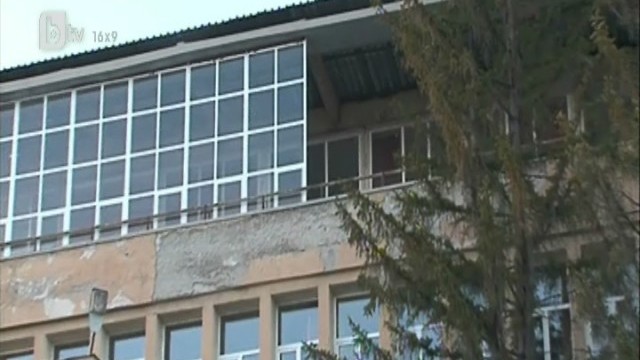 Снимка: Пожар евакуира училище в столичния кв. 