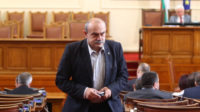 Снимка: Потребителска тема нажежи страстите и в парламента