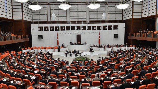 Снимка: Турският парламент удължи с още три месеца извънредното положение в страната 