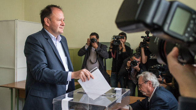 Снимка: Миков гласувал, за да усетят хората, че има държава