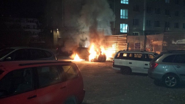 Снимка: Кола горя при неясни обстоятелства в столицата