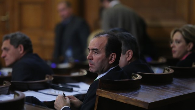 Снимка: Парламентът вдигна ръце от КТБ и я върна на БНБ