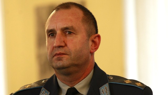Снимка: Командирът на Военновъздушните сили подаде оставка, а после я оттегли