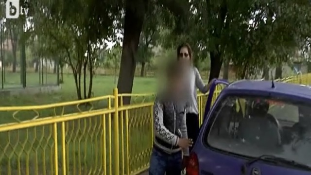 Снимка: Момче на 12 години шофира автомобил, пълен с ученици