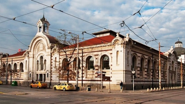 Снимка:  Временен базар в Централни хали - Дни на изкуствата и занаятите 