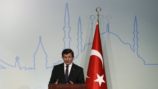 Снимка: Давутоглу: Турция няма да приема имигранти за постоянно