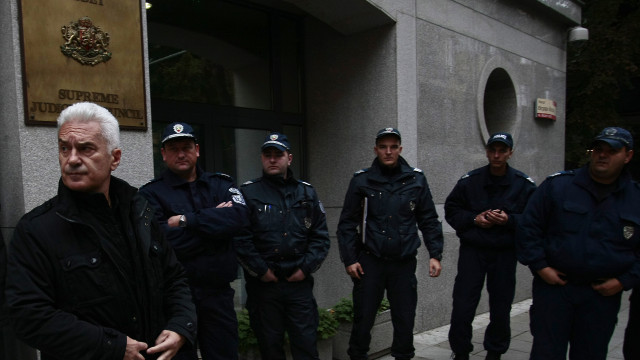 Снимка: Сидеров отиде във ВСС, оплака се, че се гаврят с честта му 