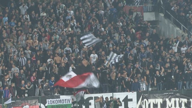 Снимка: 32-годишен ултрас е пострадалият от бомбичка на 