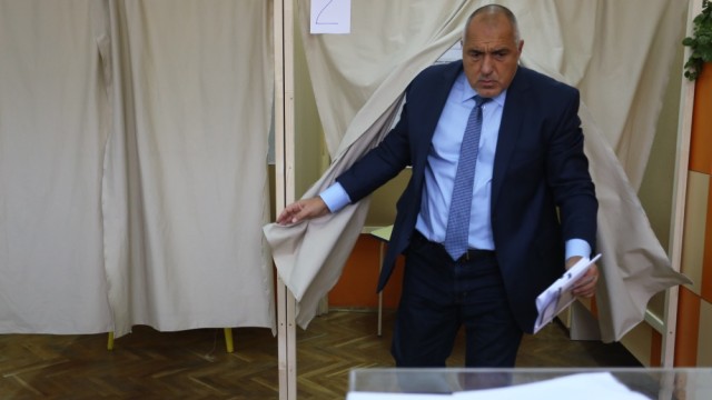 Снимка: ЦИК не взе решение по казуса с Борисов за тайната на вота 