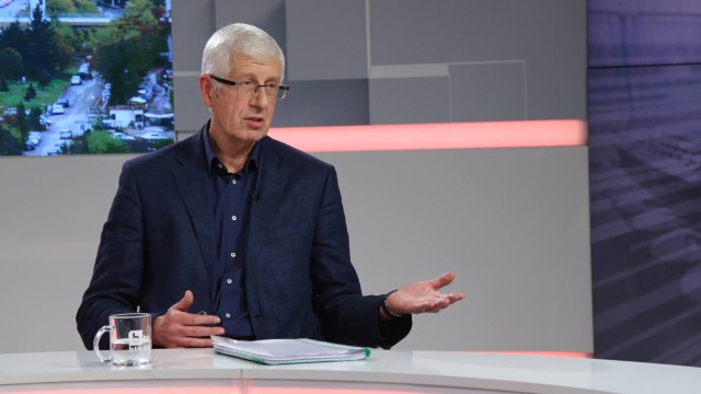 Снимка: Румен Овчаров: Щетите за България  по „Белене” настъпват след спирането на проекта