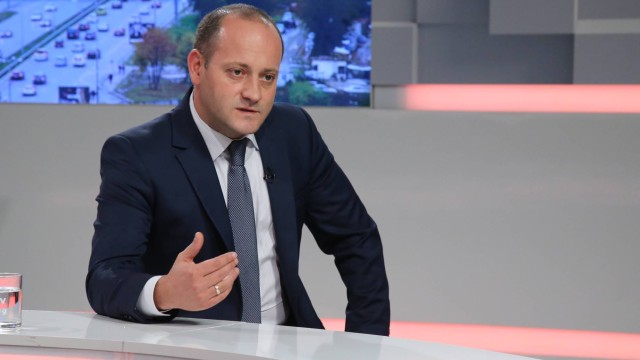 Снимка: Радан Кънев: Бойко Борисов се държи като незряло дете, което тропа по масата