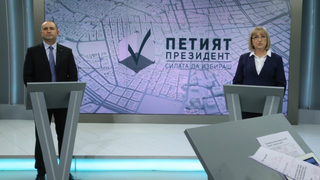 Снимка: Цецка Цачева срещу ген. Румен Радев (част II): Външна политика
