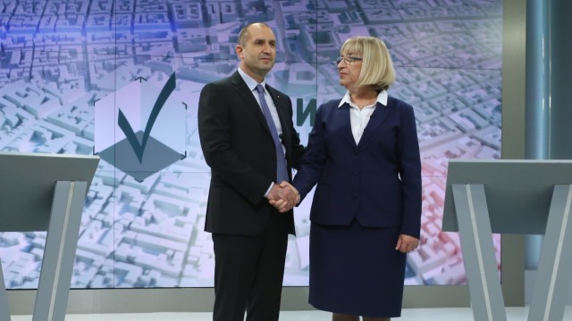 Снимка: „Екзакта”: Изборът на президент ще се реши на балотаж между Цачева и Радев