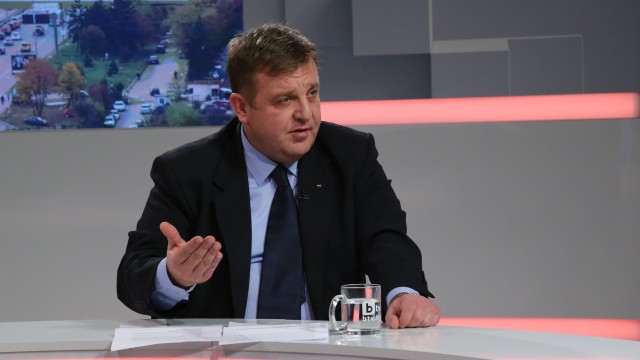 Снимка: Каракачанов: 80% от авиацията ни стои консервирана и неремонтирана, а ние искаме нови самолети