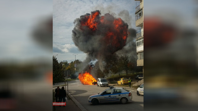 Снимка: Пожар и експлозия пред мол във Велико Търново 