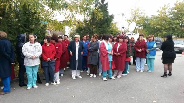 Снимка: Лекарите в Пазарджик излязоха на протест след нападението над техен колега
