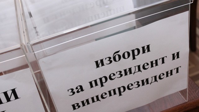 Снимка: „Галъп“: Ако се стигне до балотаж, Румен Радев може да изпревари Цецка Цачева