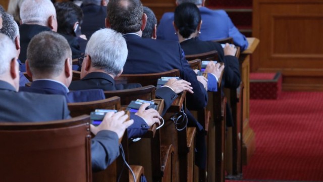 Снимка: Депутатите приемат окончателно промените в ГПК, касаещи частните съдебни изпълнители