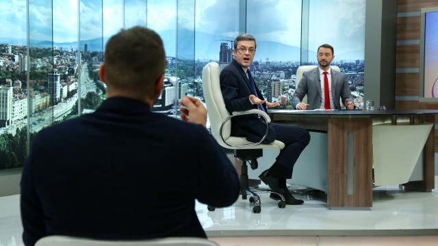 Снимка: Престрелката с „роднински” схеми между ГЕРБ и БСП продължава с пълна сила