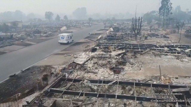 Снимка: Над 460 в неизвестност в района на пожарите в Калифорния