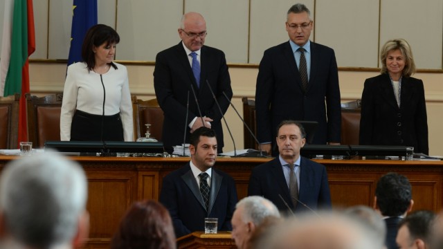 Снимка: Актьорът Евгени Будинов замести Антон Тодоров в Парламента