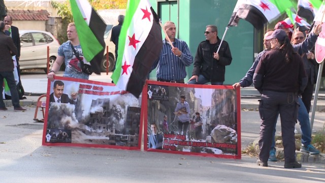 Снимка: Сирийци протестираха в София срещу Асад и руската военна намеса