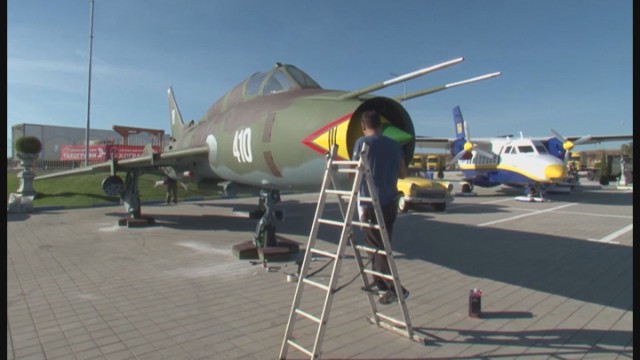 Снимка: Частен боен изтребител привлича пътуващите през Прохода на Републиката