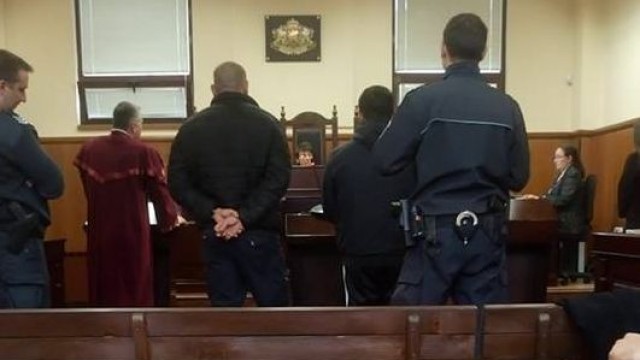 Снимка: Полицаите, обвинени за търговия с дрога, остават окончателно в ареста 