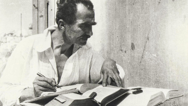 Снимка: Никос Казандзакис ~ Какво е любовта? Смесват се двамата и стават един човек