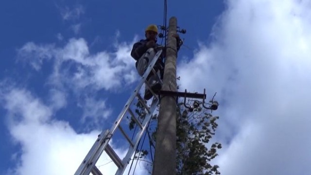 Снимка: Силният вятър в Дулово събори електрически стълбове 