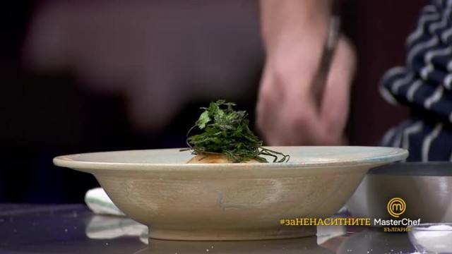 Мастърклас на chef Андре Токев: Кюфте от сьомгова пъстърва и миди Сен Жак в тесто за баница