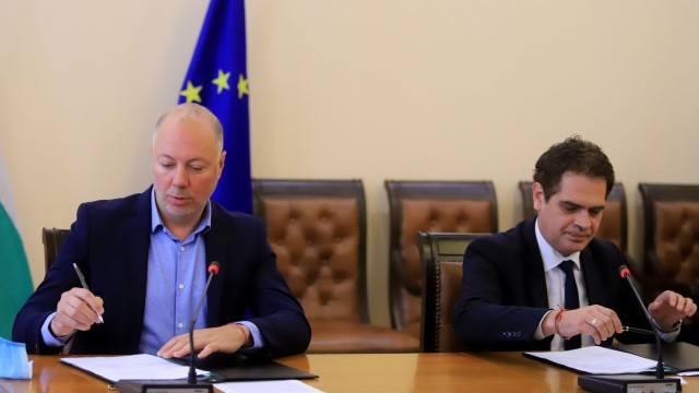 Снимка: 30 млн. лв. безвъзмездна помощ ще получат автобусни превозвачи заради COVID кризата