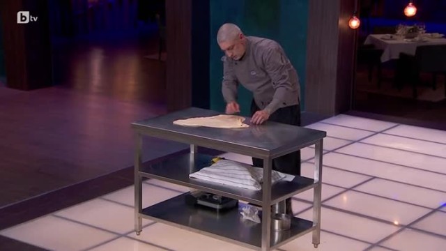 Урок по приготвяне на кори за дърпана баница от chef Петър Михалчев