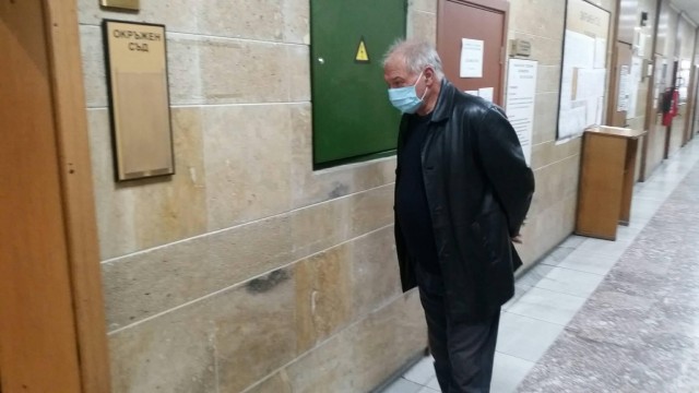 Снимка: Опиталият се да подкупи полицаи със златно кюлче: Съжалявам, не съм изпил бутилка водка