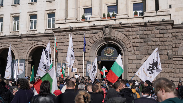 Снимка: Протестът срещу новите COVID мерки блокира движението в центъра на София