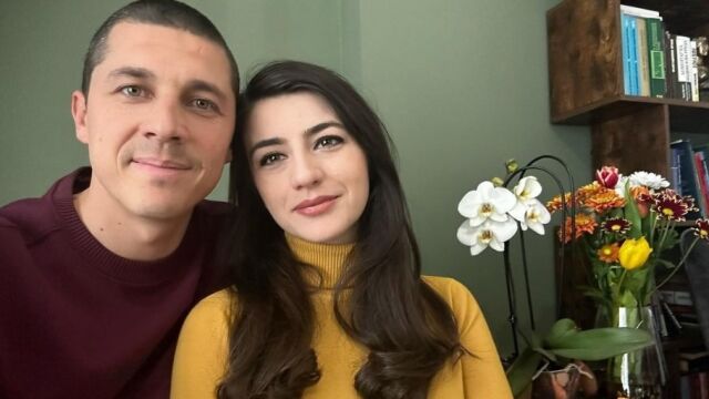 Снимка: Лена Бориславова с първи снимки на бебето си