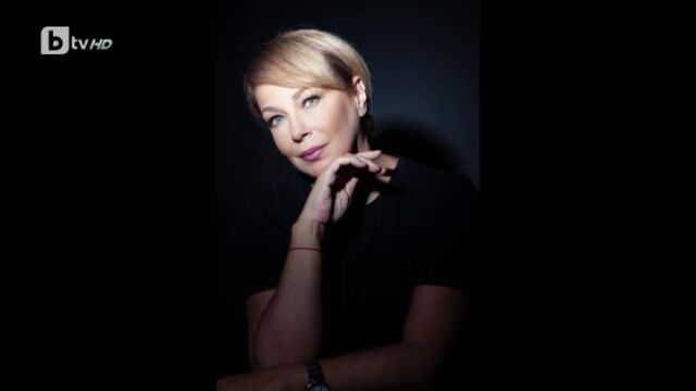 Снимка: Деси Бакърджиева и Люба Пашова преди премиера: 