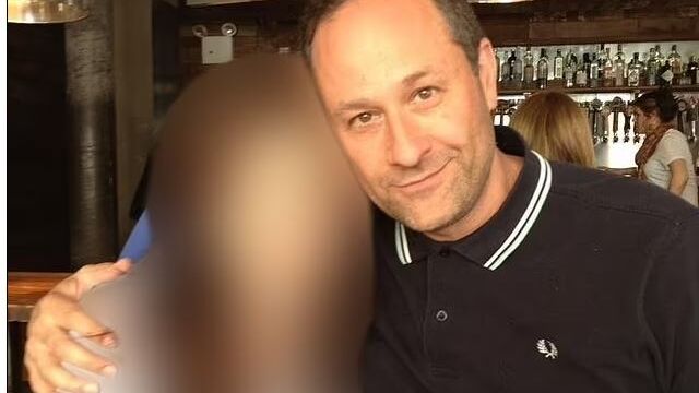 Снимка: Бивша приятелка на съпруга на Камала Харис: Той ме удари толкова силно, че се завъртях (СНИМКИ)