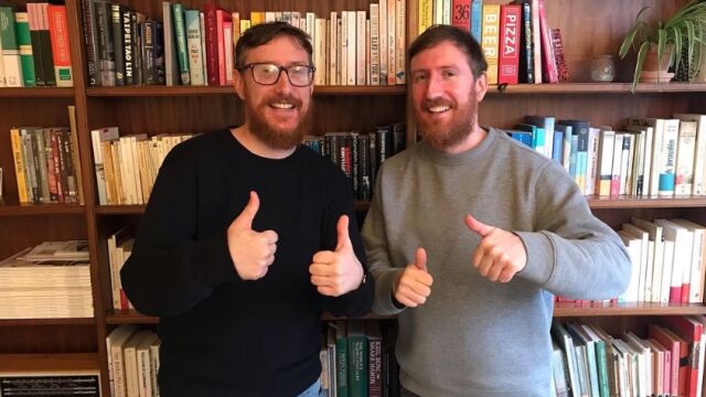 Снимка: Суперполиглоти: еднояйчни близнаци говорят 25 езика + 1, който двамата създават сами
