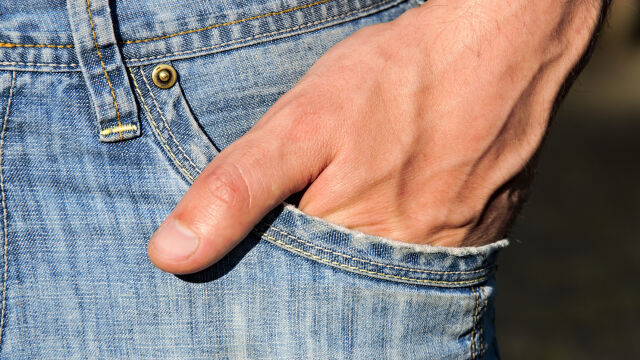 Снимка: 3 грешки, които допускате при прането на дънки