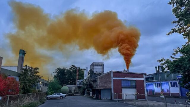 Снимка: Авария в промишлен завод в Бавария обгази два града в Германия