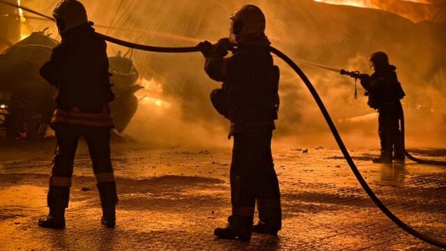 Снимка: Пожар избухна в руски газов завод след атака с дрон