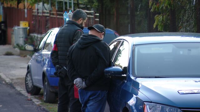 Снимка: Акция на полицията в София: Задържаха двама души за кражба на кола и накити